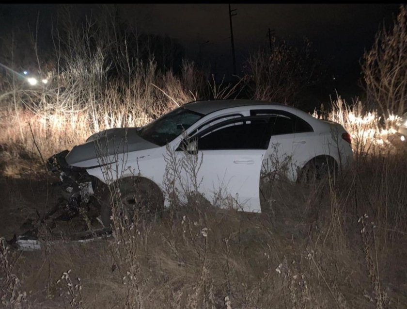 Машина в кювете