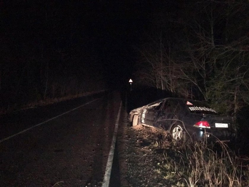 Митсубиси Лансер 9 в кювете