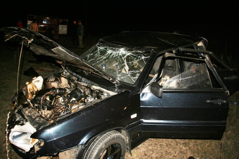 Битая 2114 черная