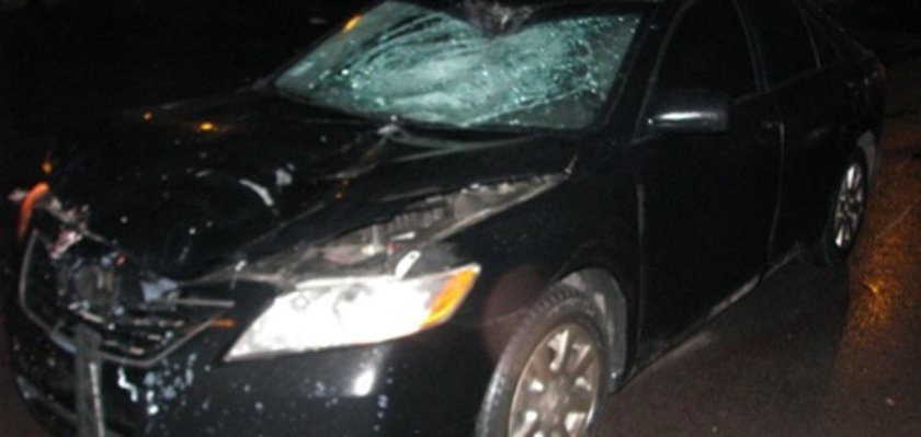 Разбитая черная Камри 40