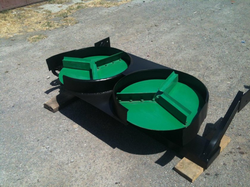 Половоразбрасыватель для комбайна Дон 1500б