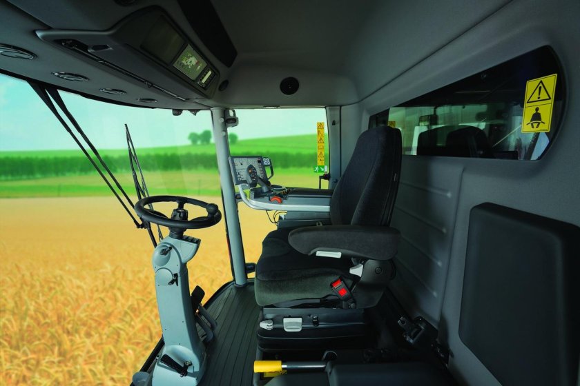 Massey Ferguson 148 в кабине