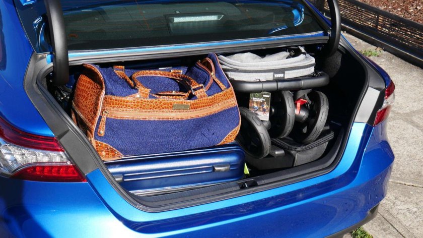 Toyota Camry 2020 багажник