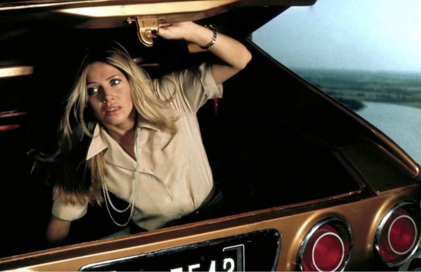 Мэри Гуднайт Джеймс Бонд