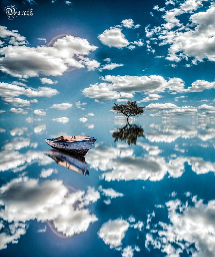 Отражение облаков в воде