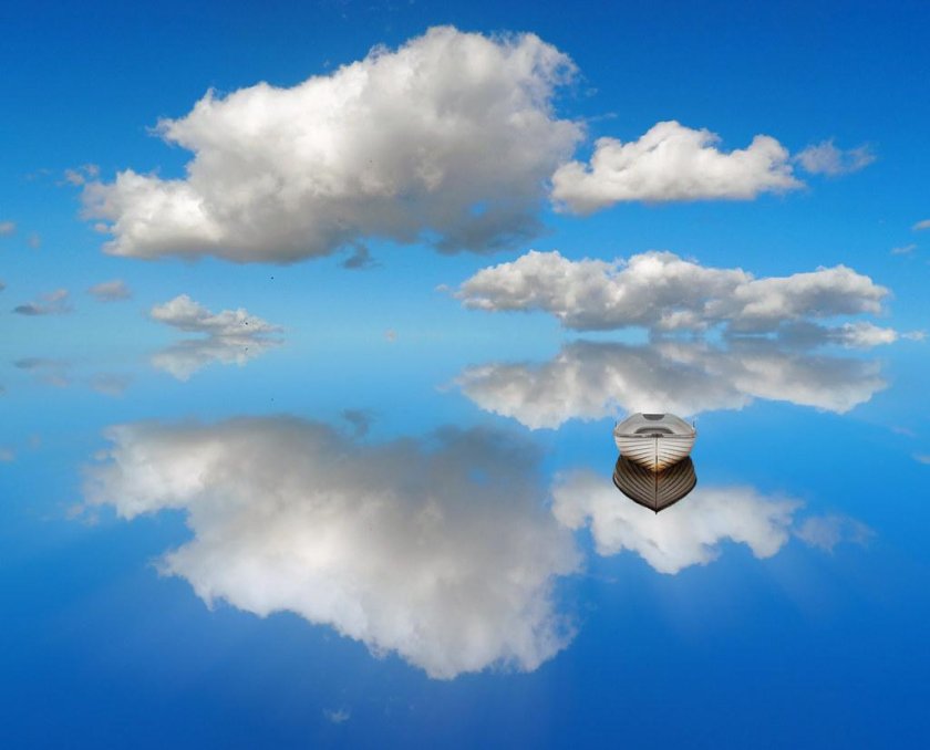 Лодка в облаках
