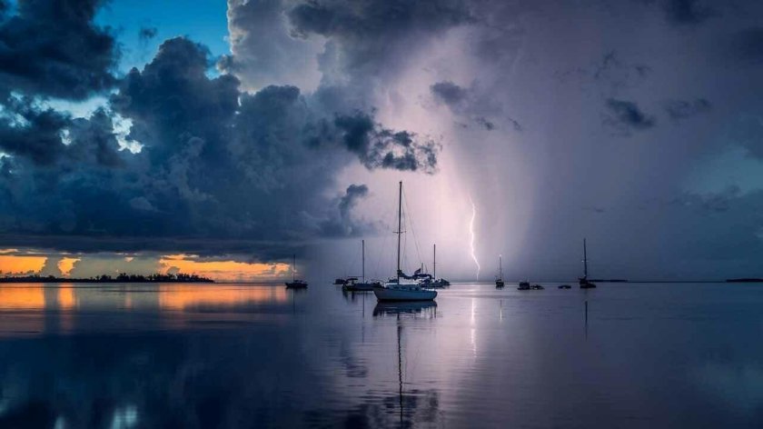 Тучи над морем