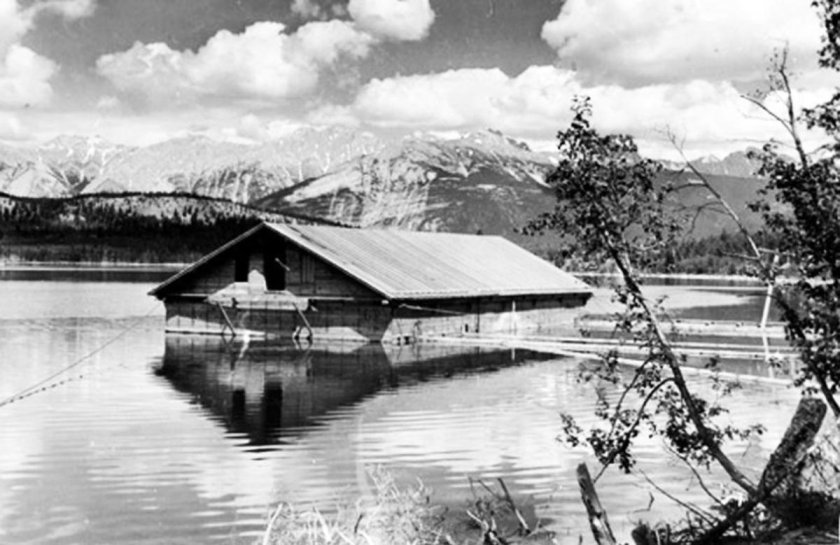 Ледяной авианосец Хаббакук