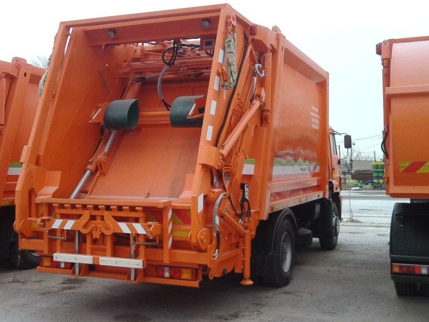 МАЗ 5337 мусоровоз с задней загрузкой