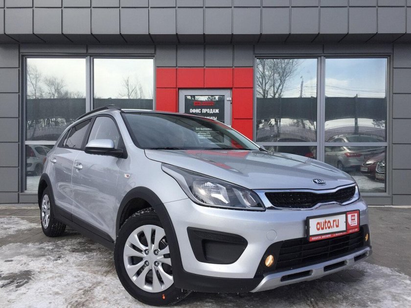 Sleek Silver Kia Rio x-line