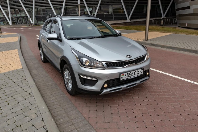 Sleek Silver Kia Rio x-line