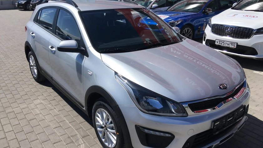 Sleek Silver Kia Rio x-line