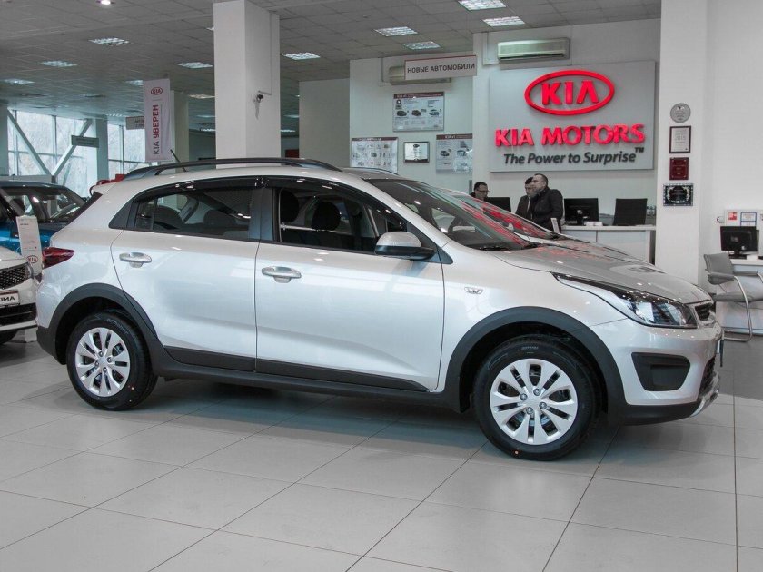 Kia Rio x-line 2020 серебристый