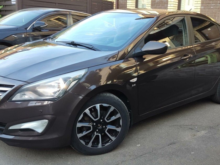 Хëндай Солярис коричневый 1.4