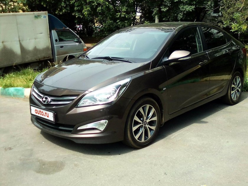 Hyundai Solaris 2015 коричневый