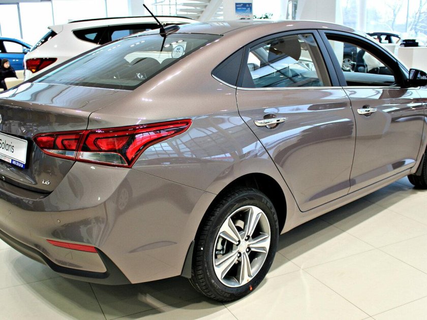 Hyundai Solaris 2021 коричневый