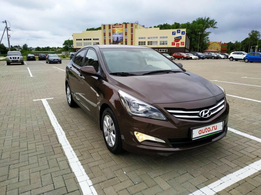 Hyundai Solaris 2015 коричневый