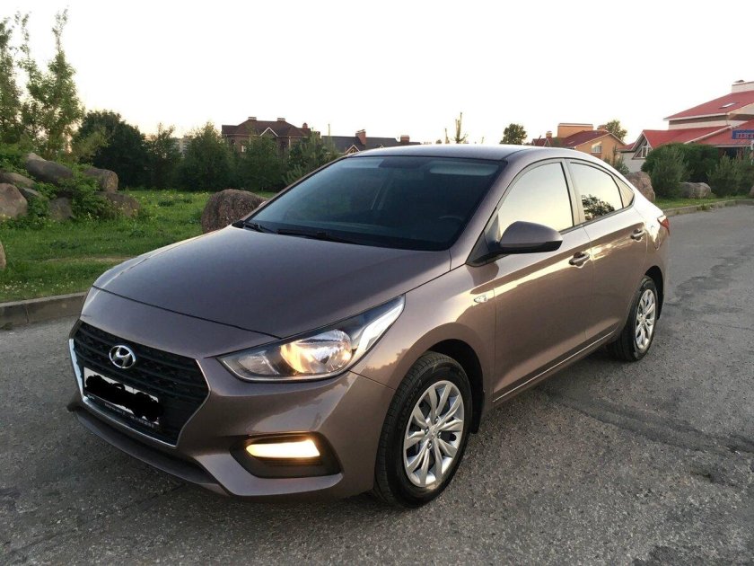 Hyundai Solaris 2 коричневый