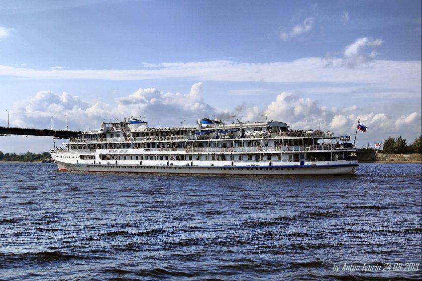 Теплоход Козьма Минин