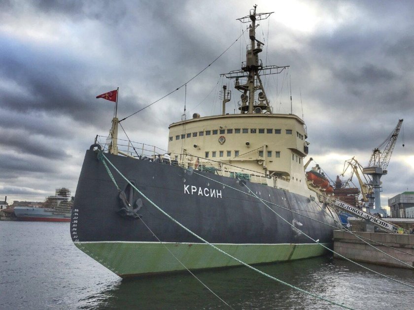 Корабль ледокол Красин