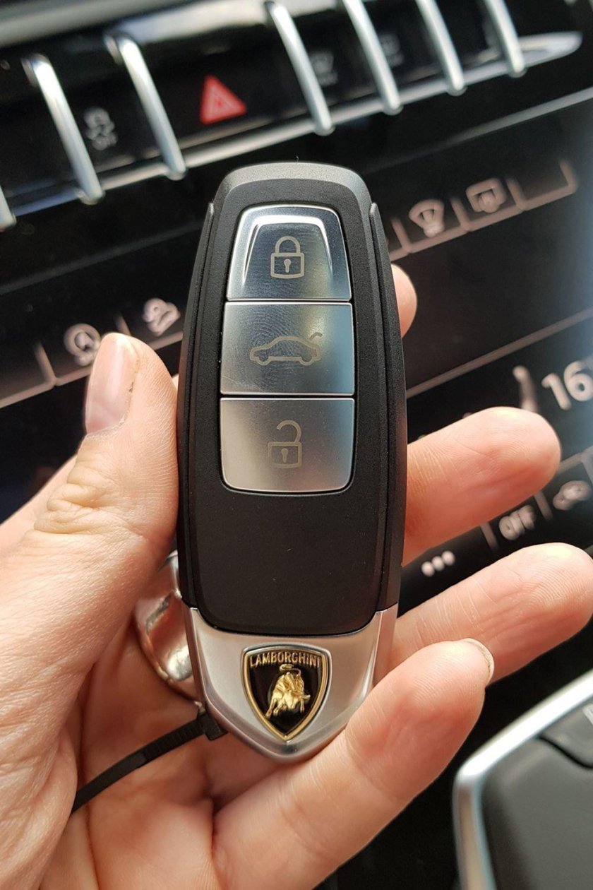 Ключи от Lamborghini Urus