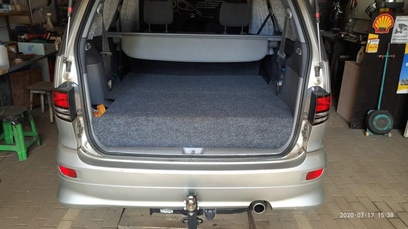 Toyota Estima багажник
