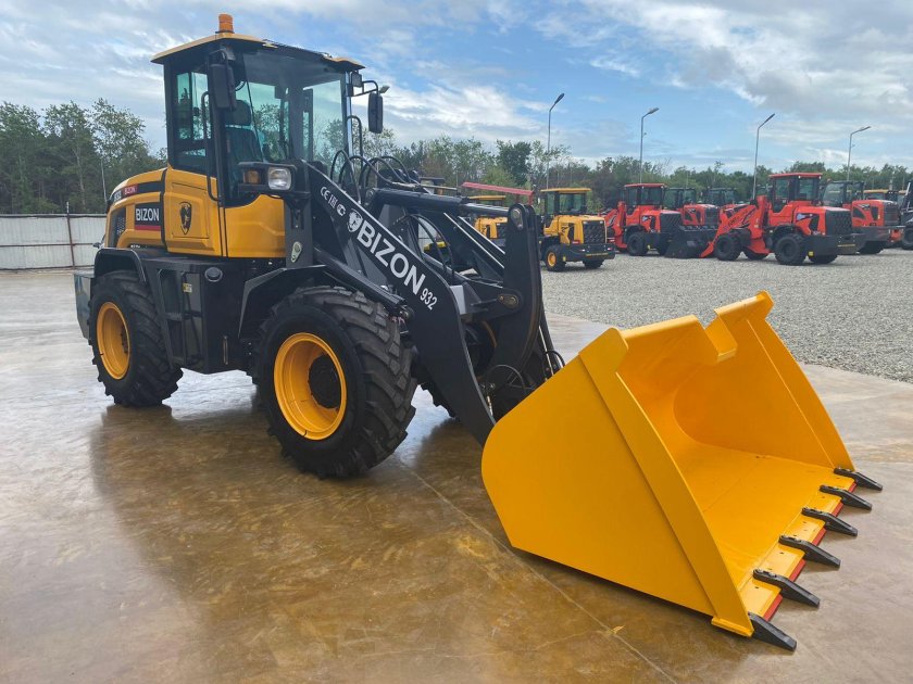 Бизон 930 фронтальный погрузчик