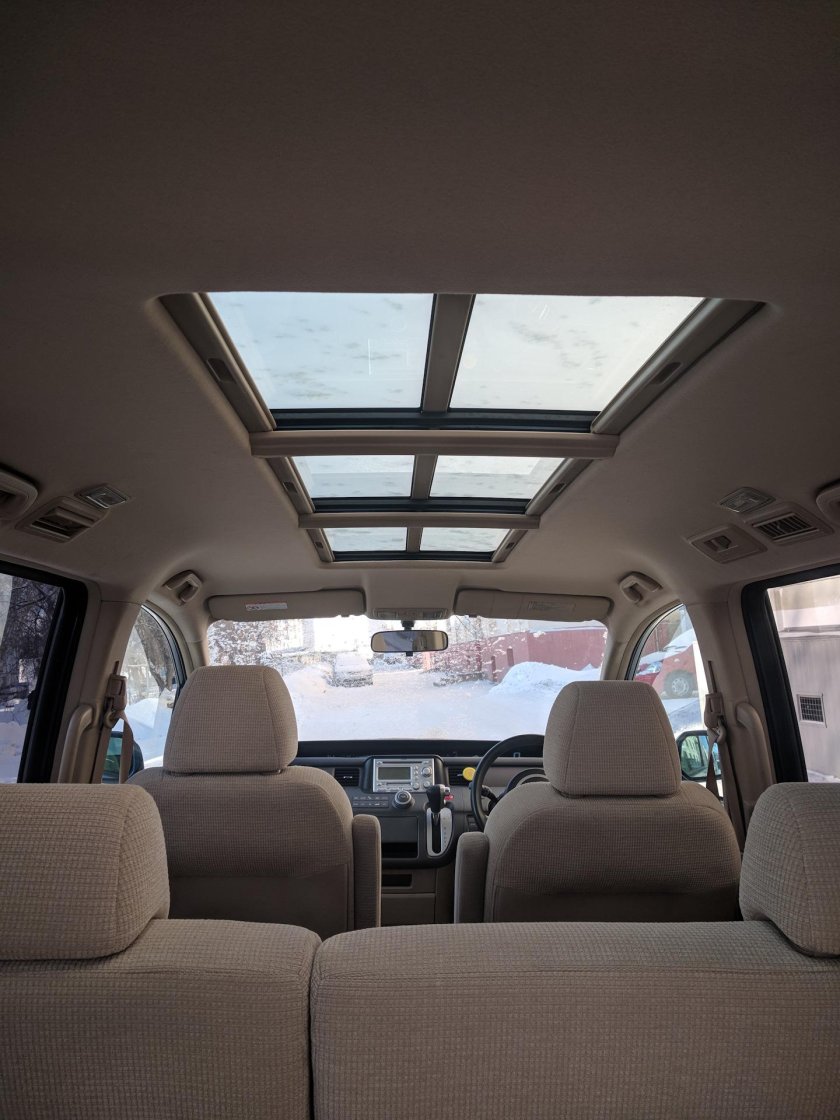 Honda Stepwgn панорамная крыша