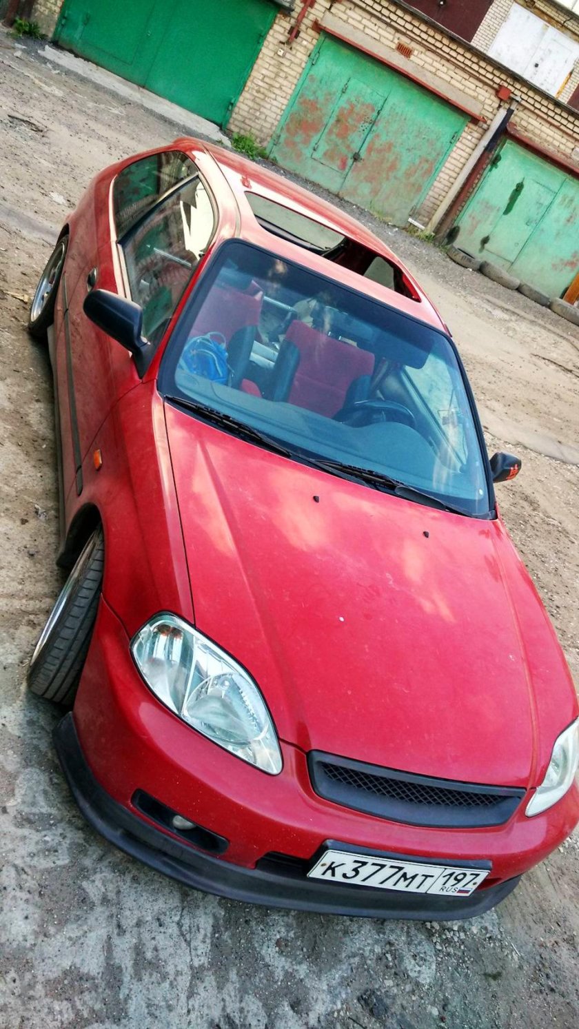 Калина 2 с черной крышей