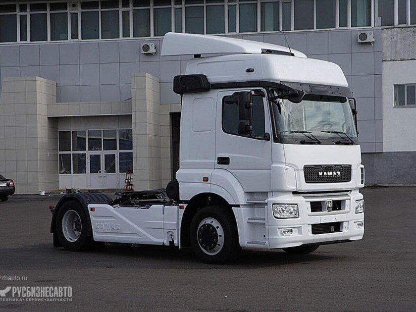 КАМАЗ 5490 трехосный тягач