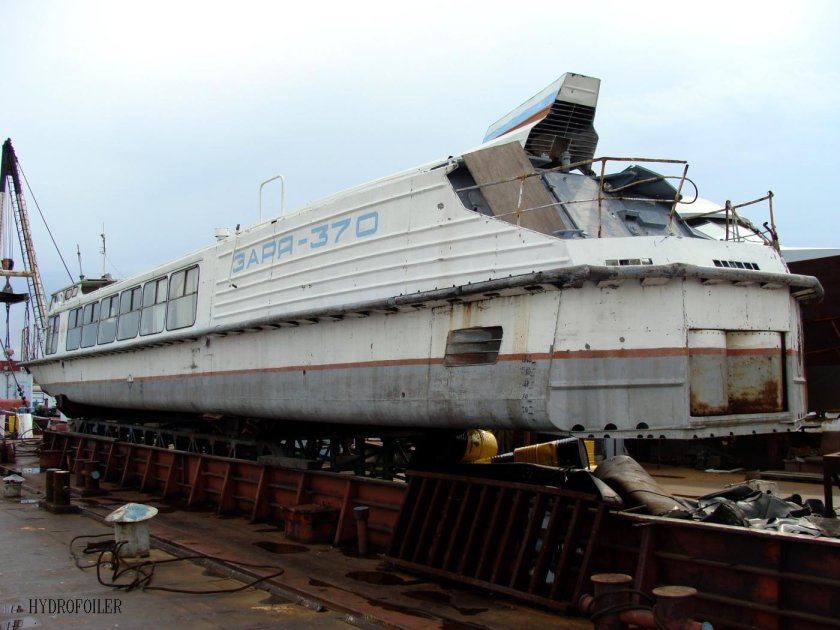 Теплоход Заря 332