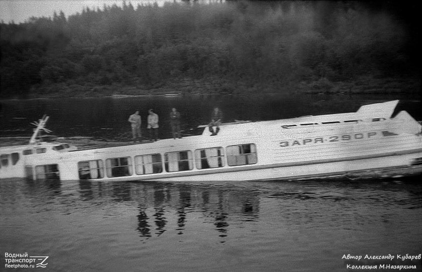 Теплоход Заря 946 проекта