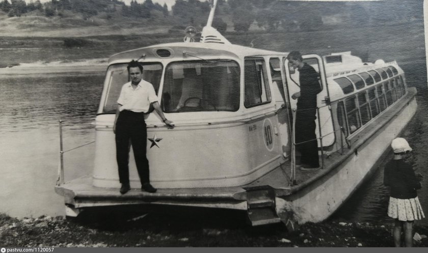 Теплоход Заря Великий Устюг