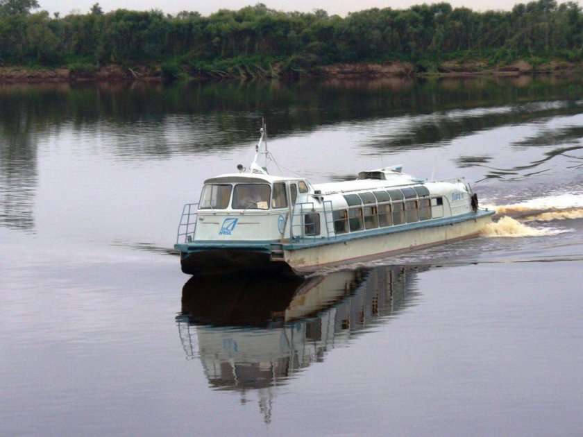 Теплоход Заря Великий Устюг