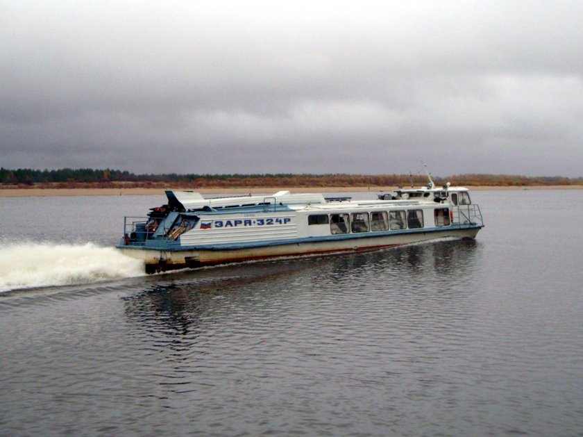 Заря 324р теплоход
