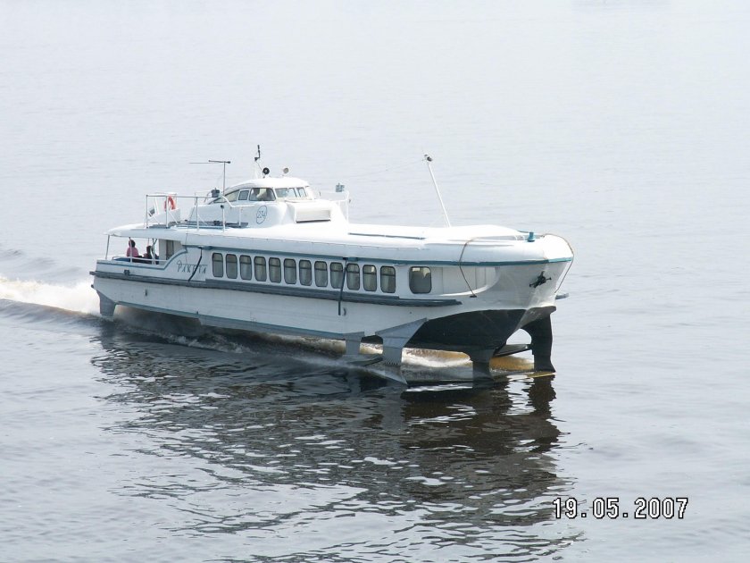 Речной катер ракета