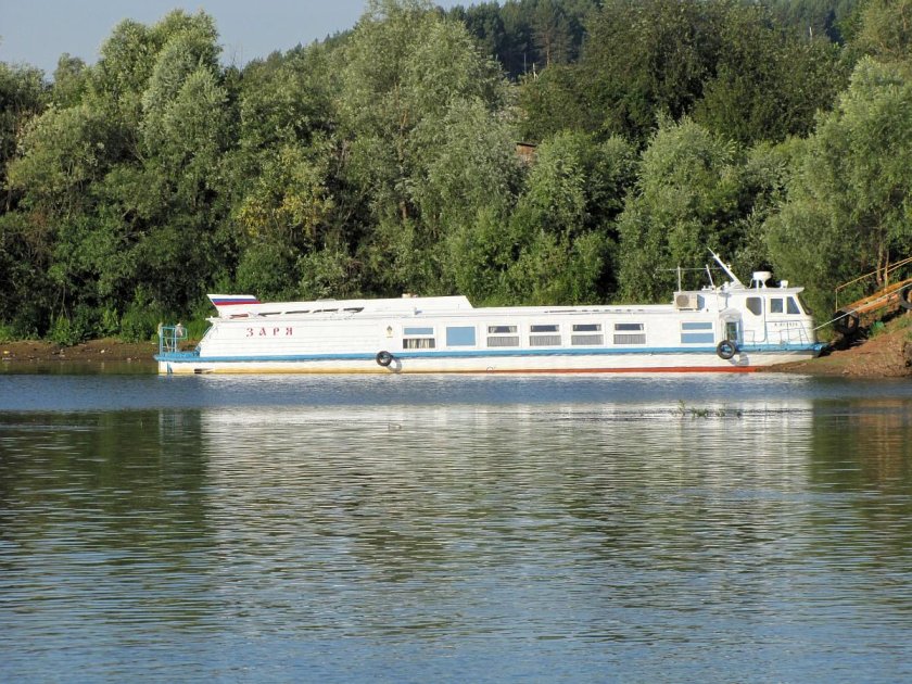 Теплоход Заря