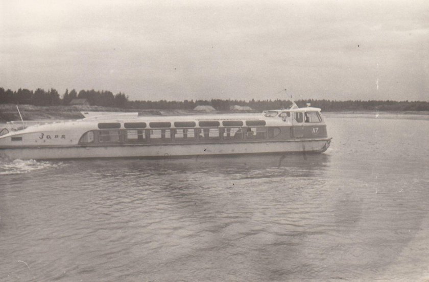 Теплоход Заря 340