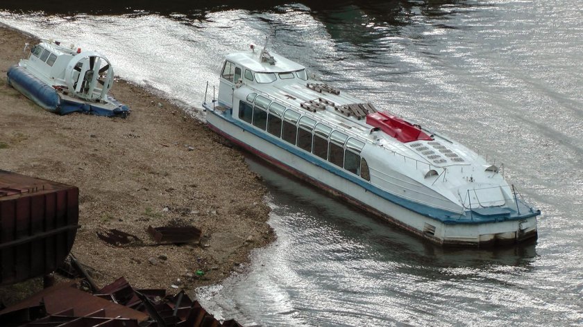 Пассажирский катер Заря