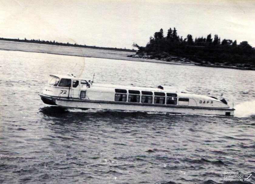 Глиссирующий теплоход Заря