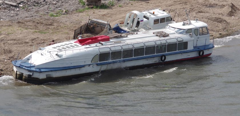 Теплоход Заря 332