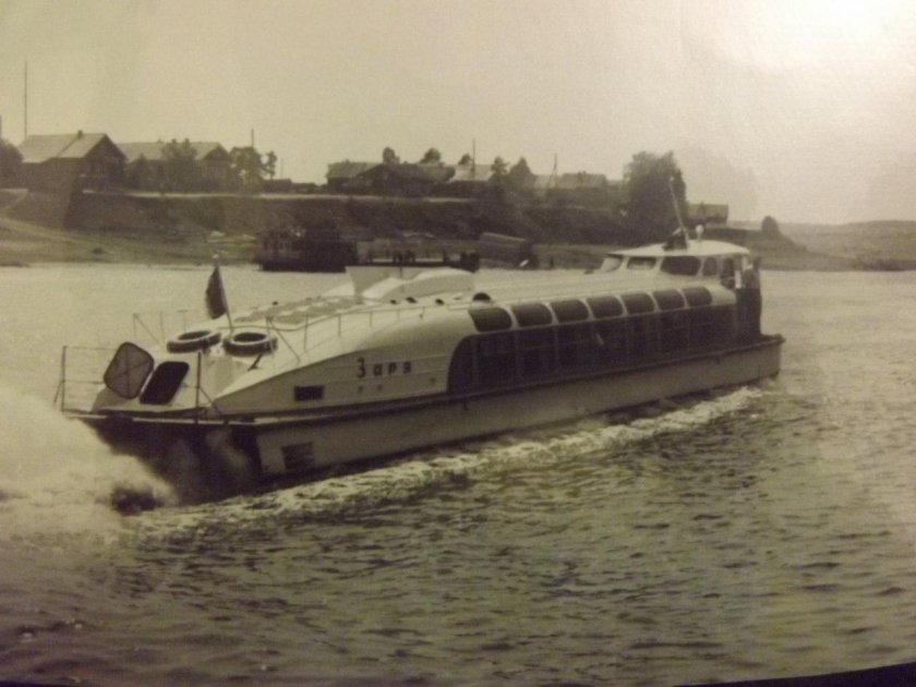 Теплоход Заря Великий Устюг