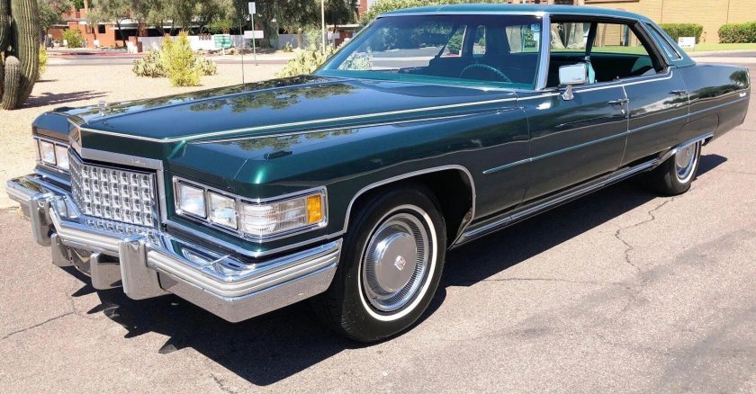 Cadillac 1976 sedan