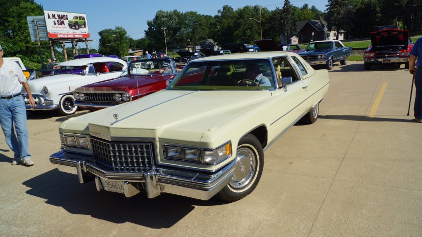 Кадиллак Девиль 1976 года