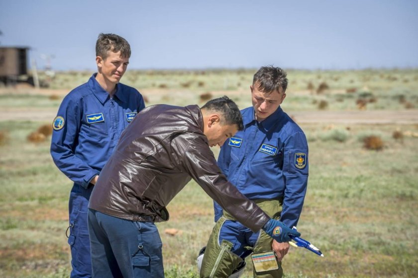 Летчики тренируются на земле