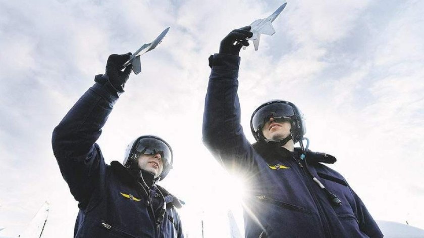 Летчики тренируются на земле