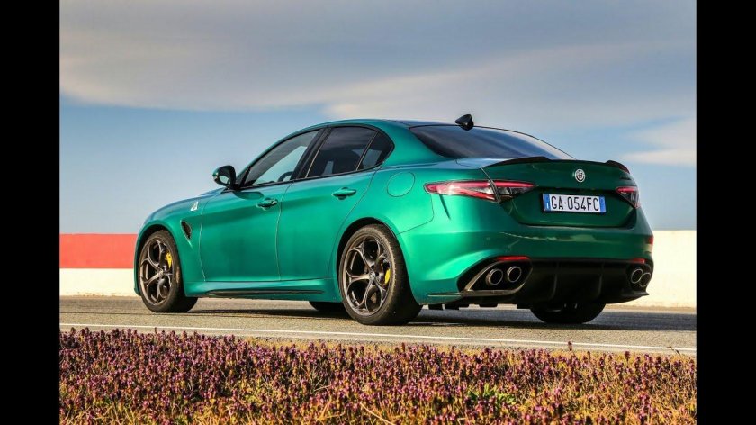 Альфа Ромео Джулия Квадрифолио