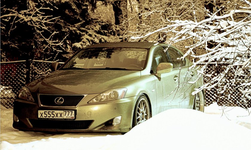 Лексус в снегу