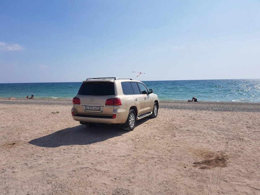 Лексус на пляже