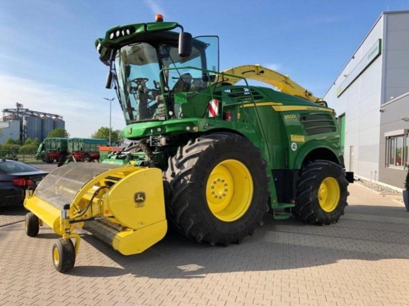 John Deere 8500